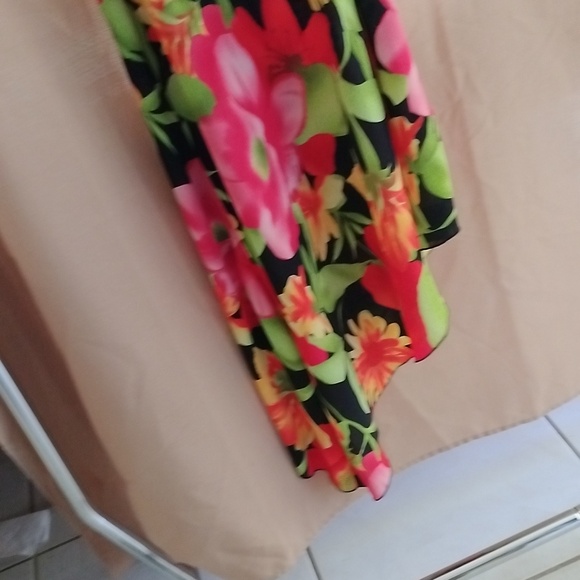 Women's pretty asymmetrical maxi dress - Picture 3 of 8